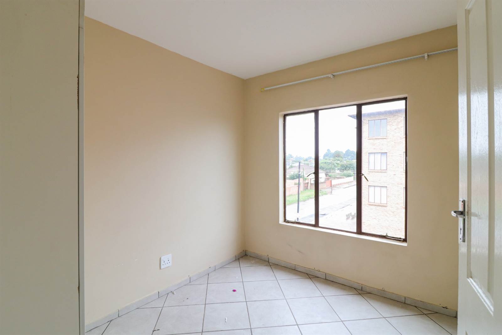 2 Bed Apartment in Randfontein Central photo number 7