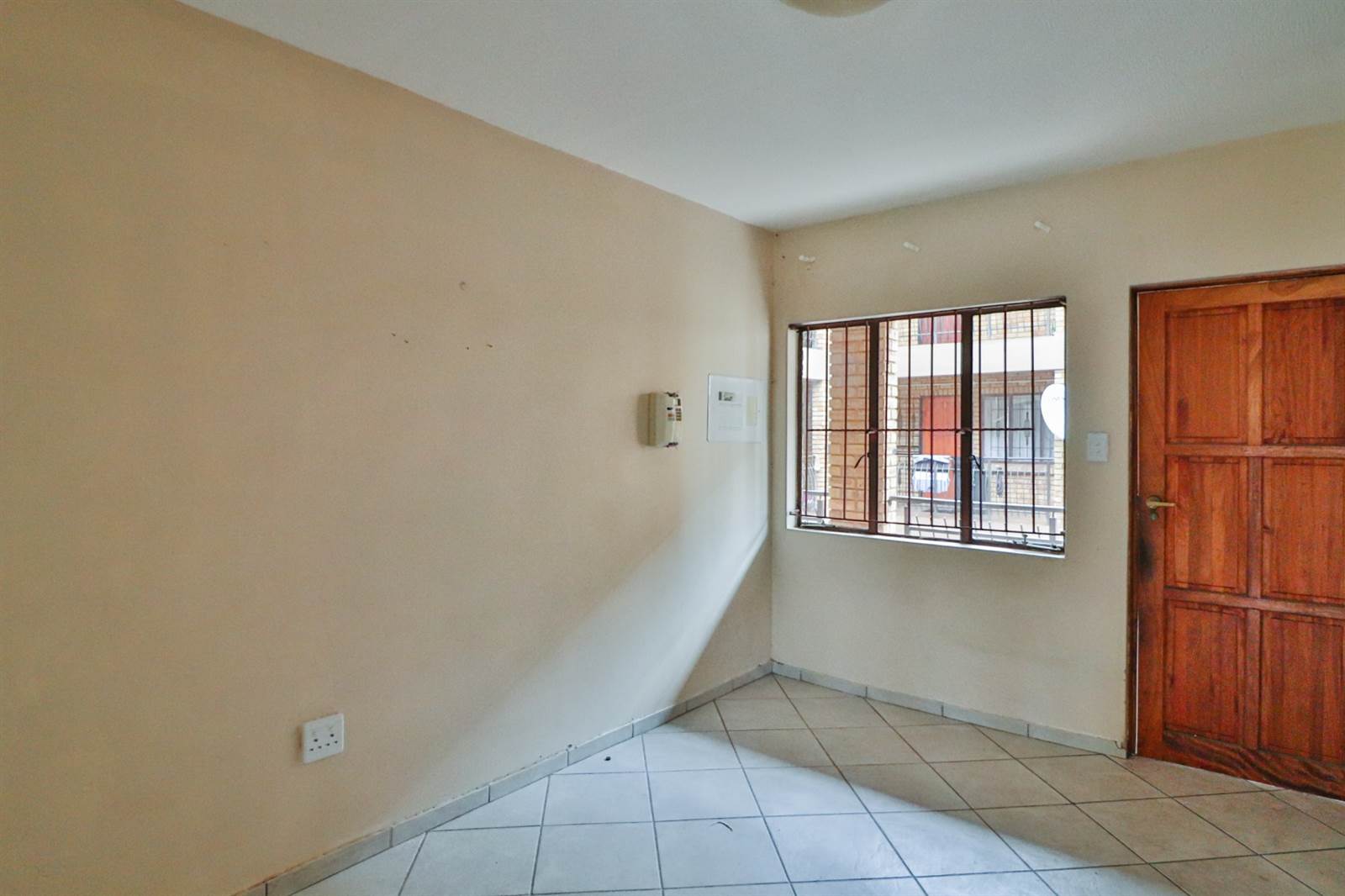 2 Bed Apartment in Randfontein Central photo number 5
