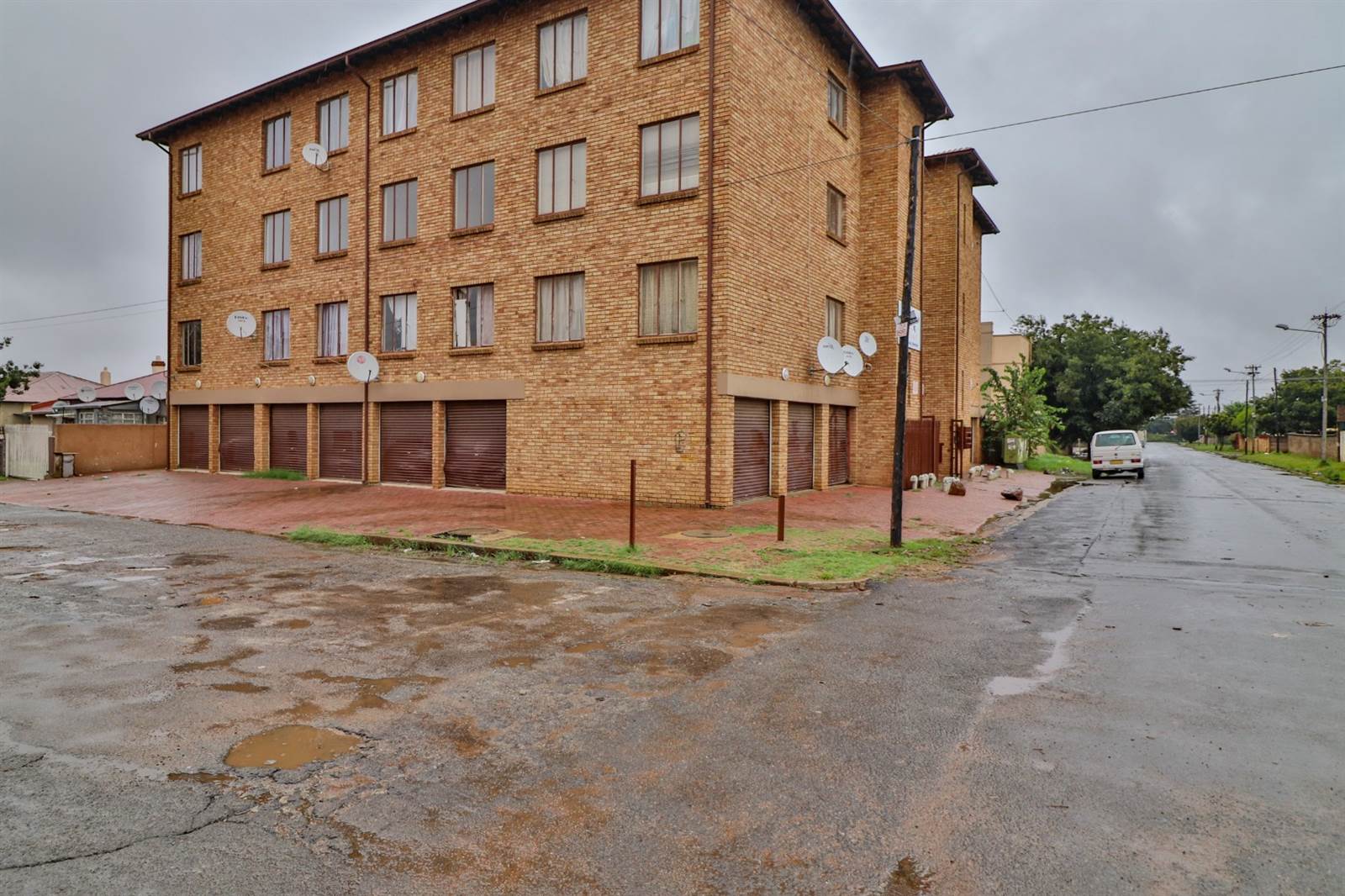 2 Bed Apartment in Randfontein Central photo number 16