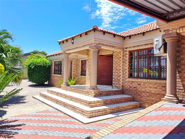 4 Bedroom House 4 Bedroom House