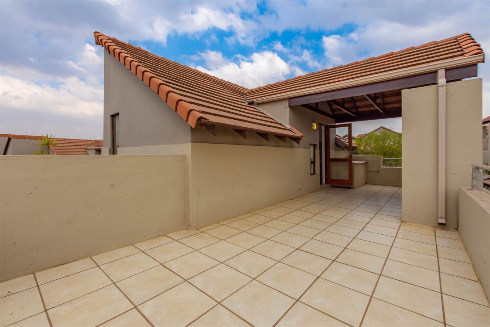 2 Bed Apartment in Witkoppen photo number 15