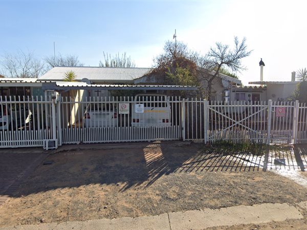 5 Bedroom House 5 Bedroom House