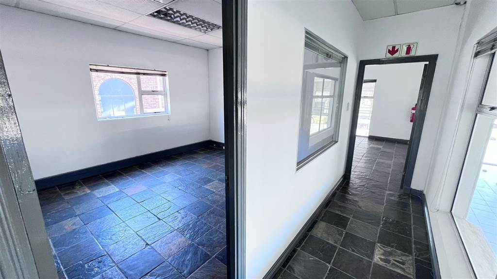 1298  m² Commercial space in Constantia Kloof photo number 23