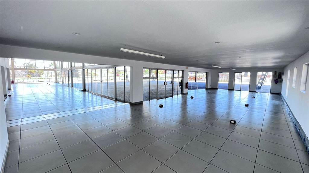 1298  m² Commercial space in Constantia Kloof photo number 11