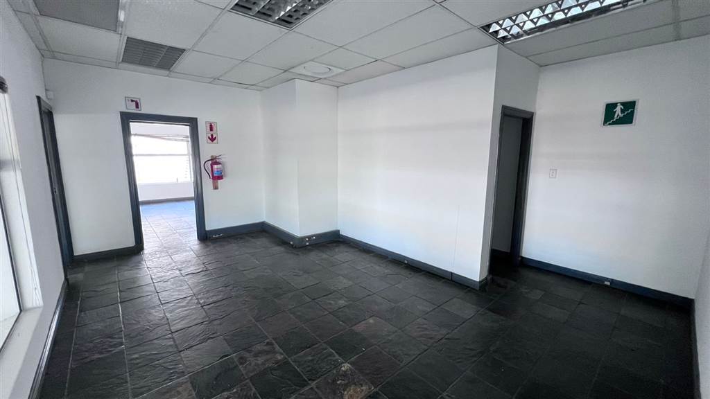 1298  m² Commercial space in Constantia Kloof photo number 27