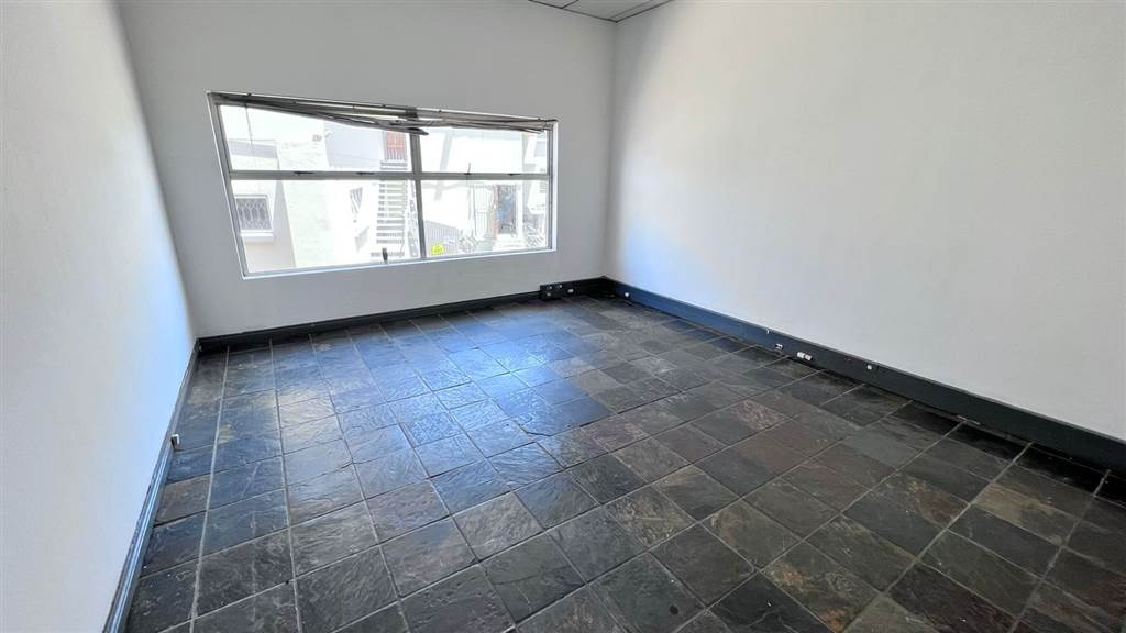 1298  m² Commercial space in Constantia Kloof photo number 28