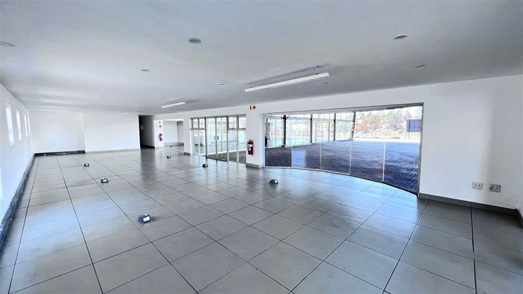 1298  m² Commercial space in Constantia Kloof photo number 9
