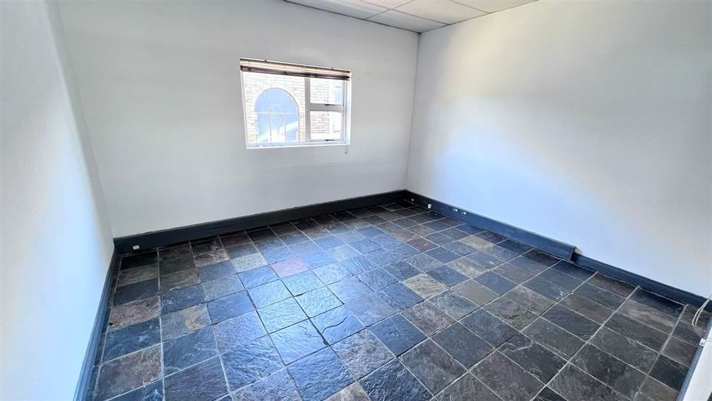 1298  m² Commercial space in Constantia Kloof photo number 24