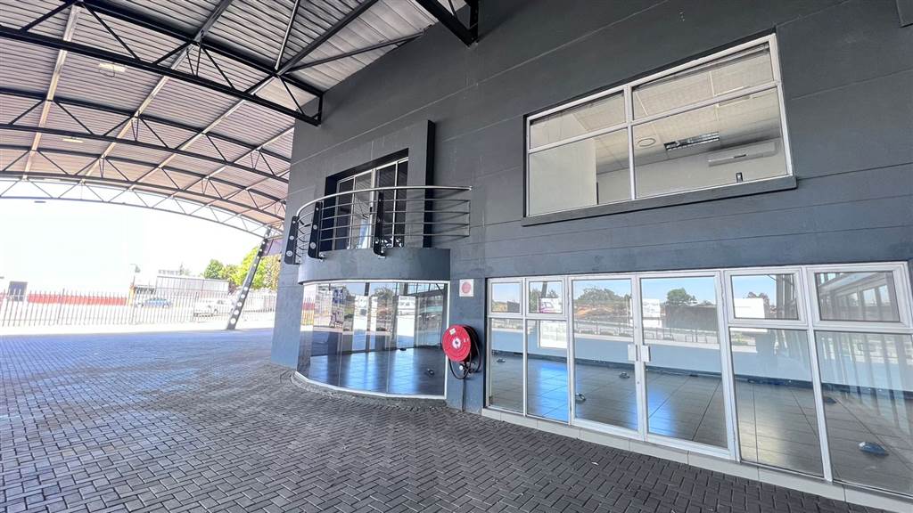 1298  m² Commercial space in Constantia Kloof photo number 2