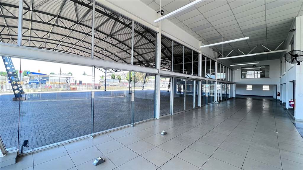 1298  m² Commercial space in Constantia Kloof photo number 18