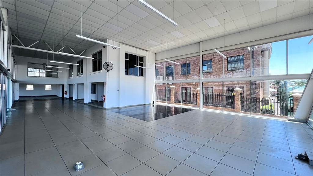 1298  m² Commercial space in Constantia Kloof photo number 19
