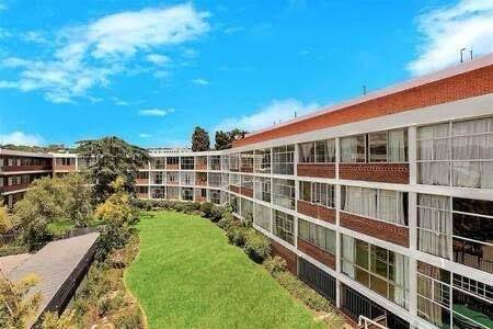 2 Bed Apartment in Craighall Park photo number 2