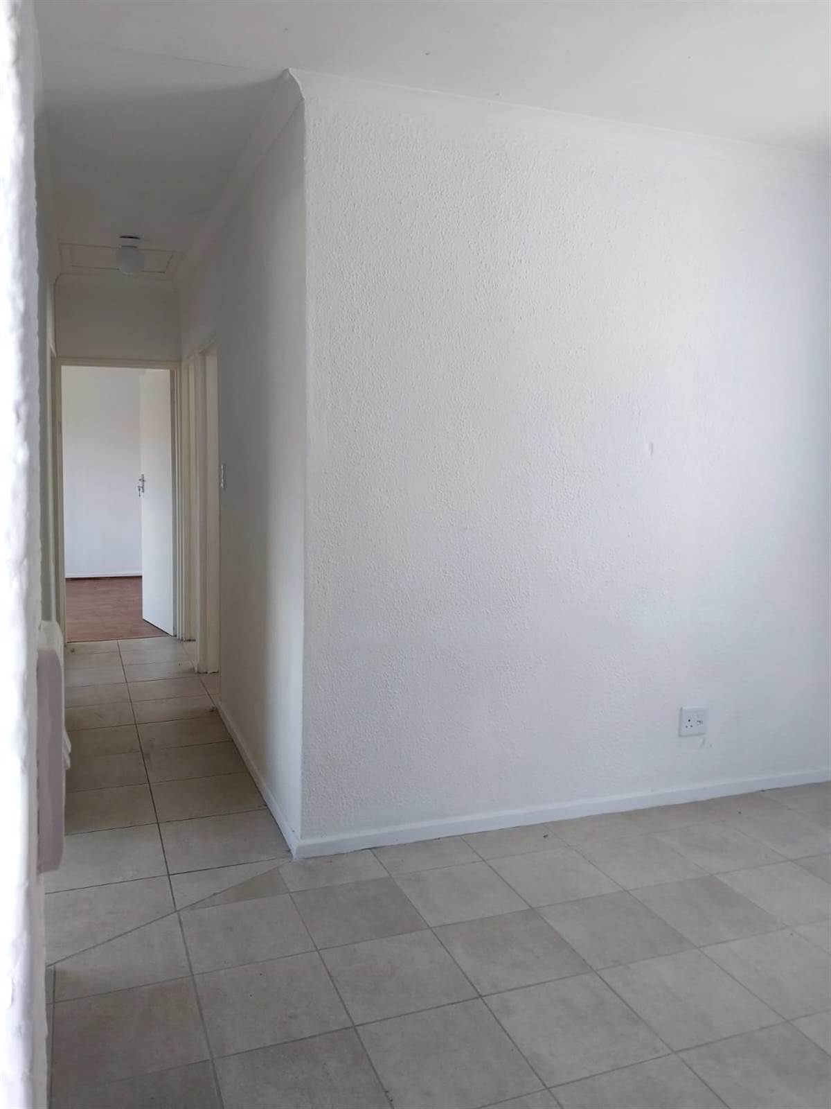 1 Bed Apartment in Parow East photo number 2