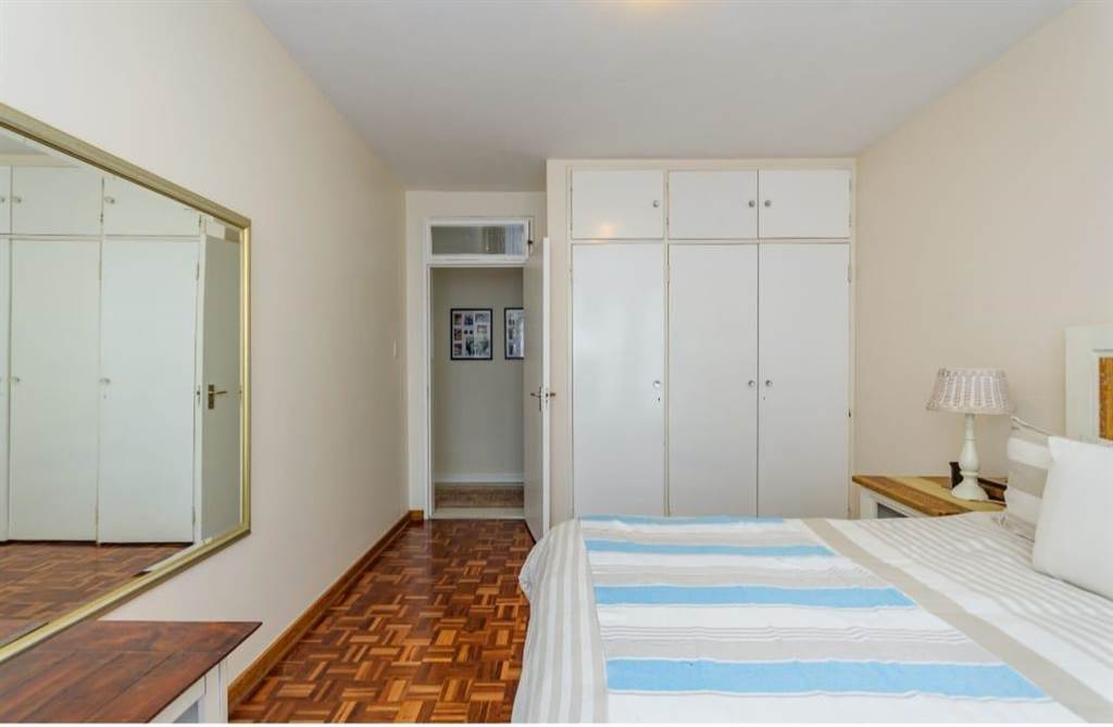 2 Bed Apartment in Kew photo number 8