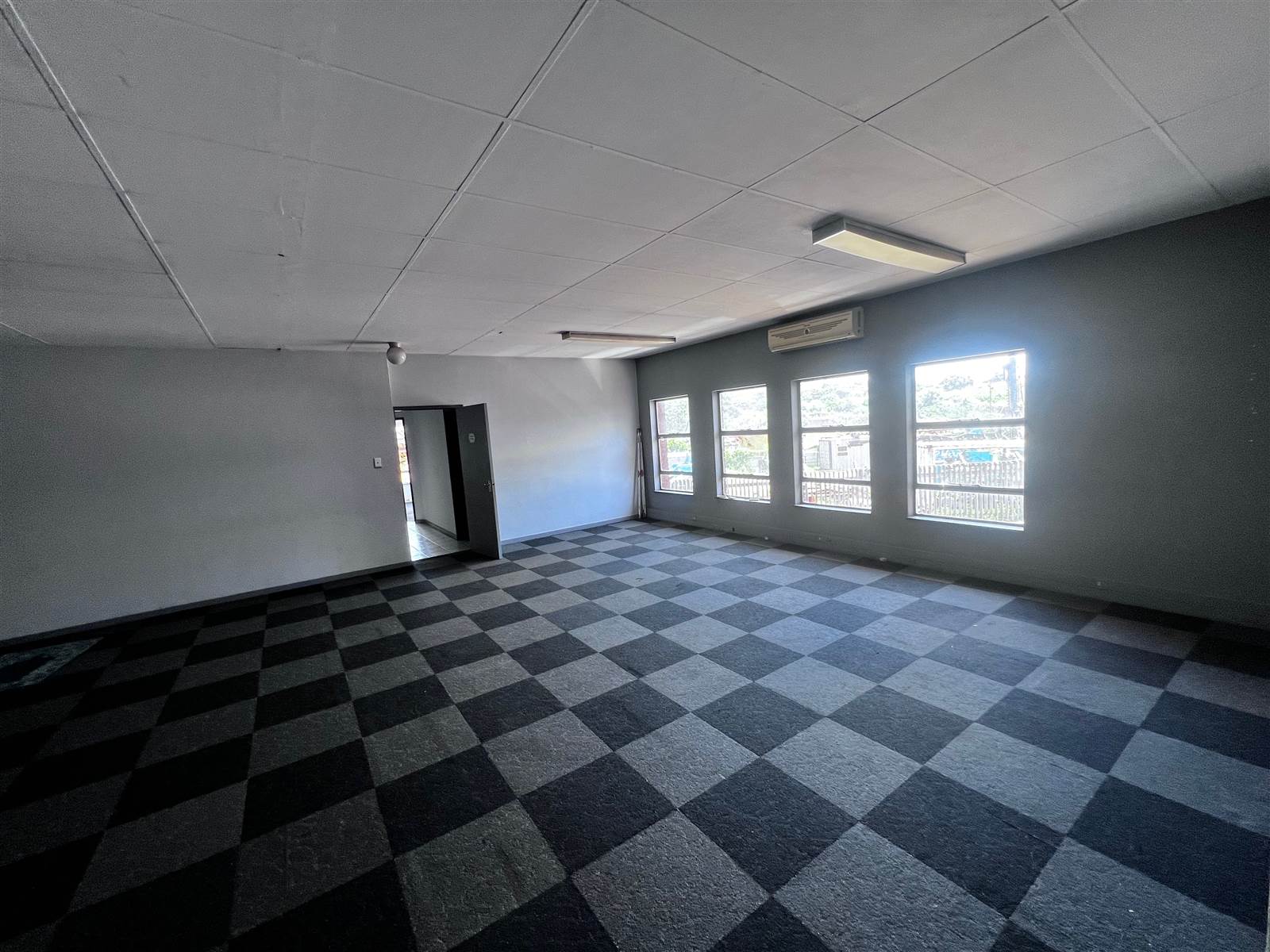 2560  m² Commercial space in Springfield photo number 10