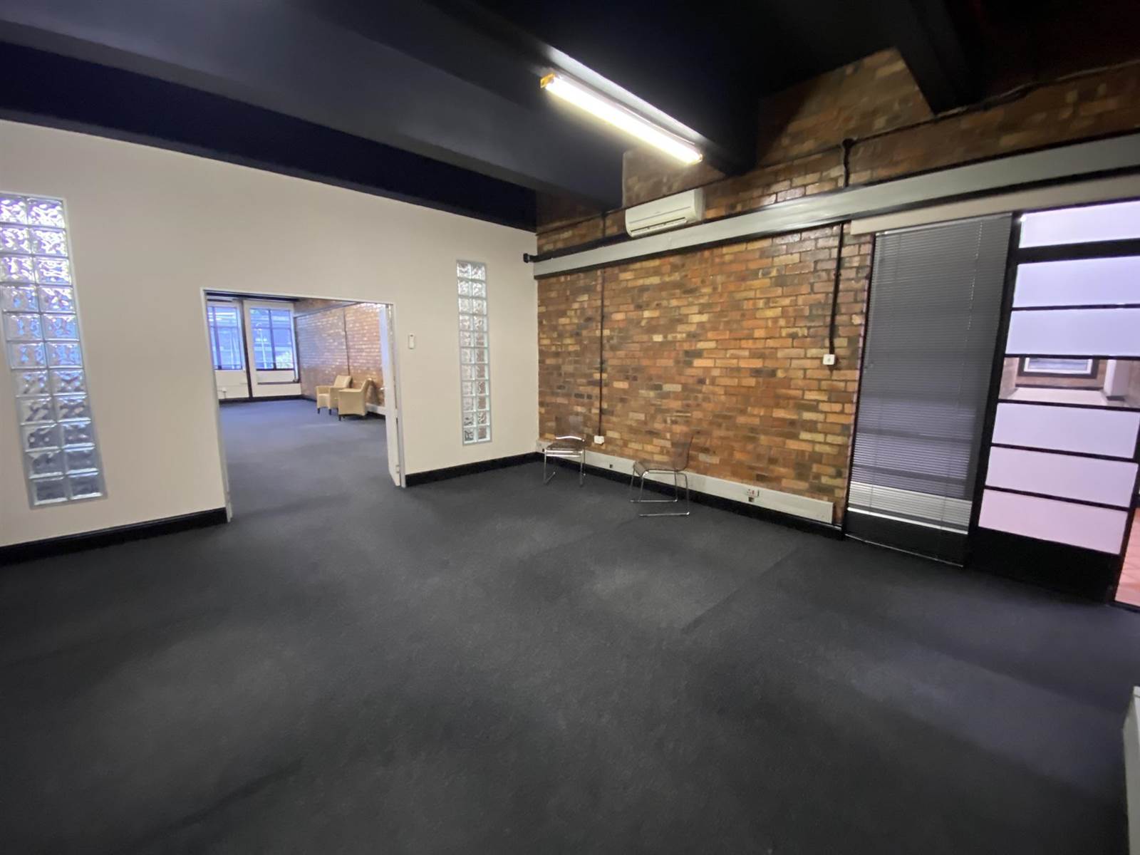 140  m² Commercial space in Cape Town City Centre photo number 3