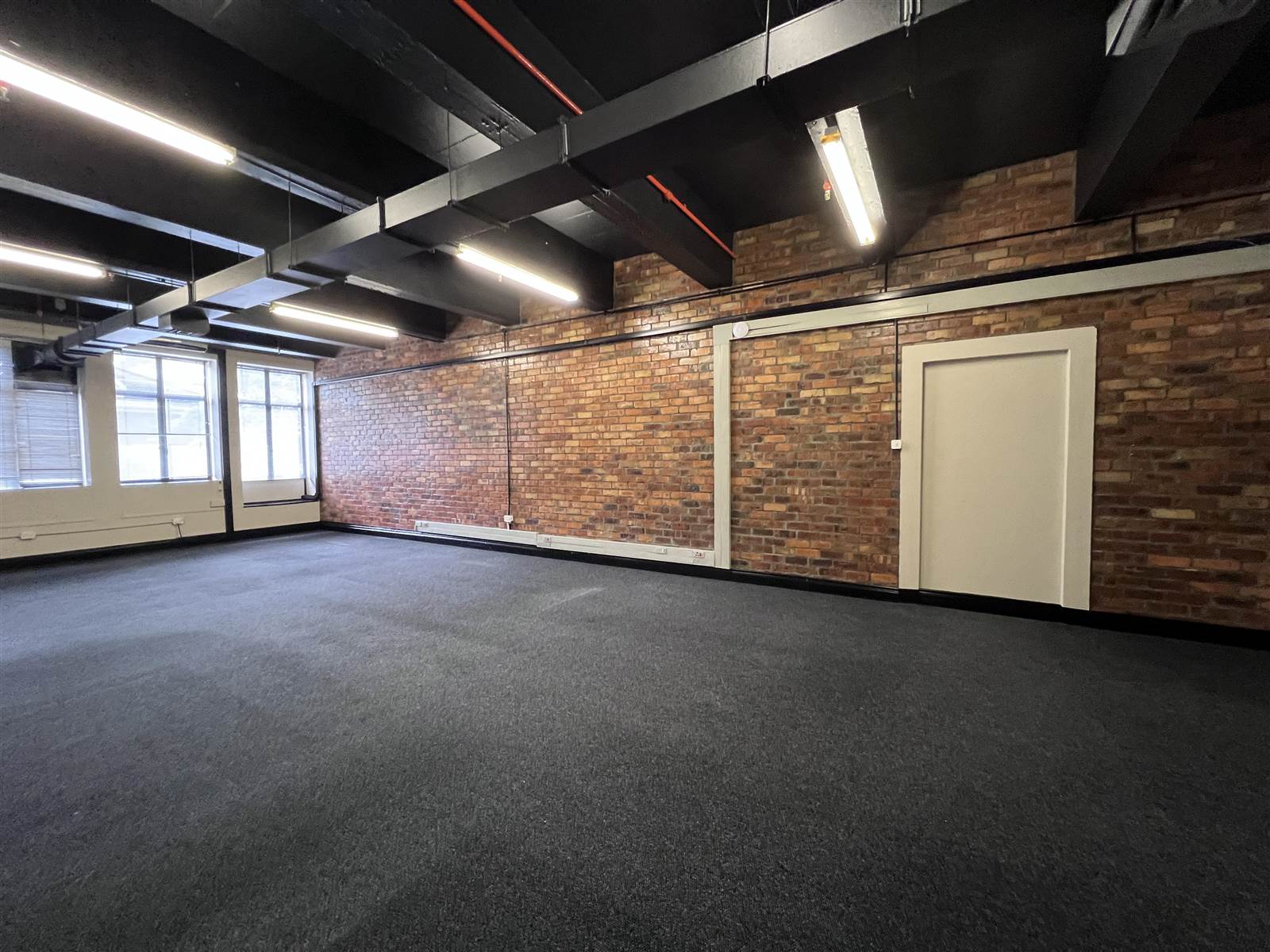 140  m² Commercial space in Cape Town City Centre photo number 2