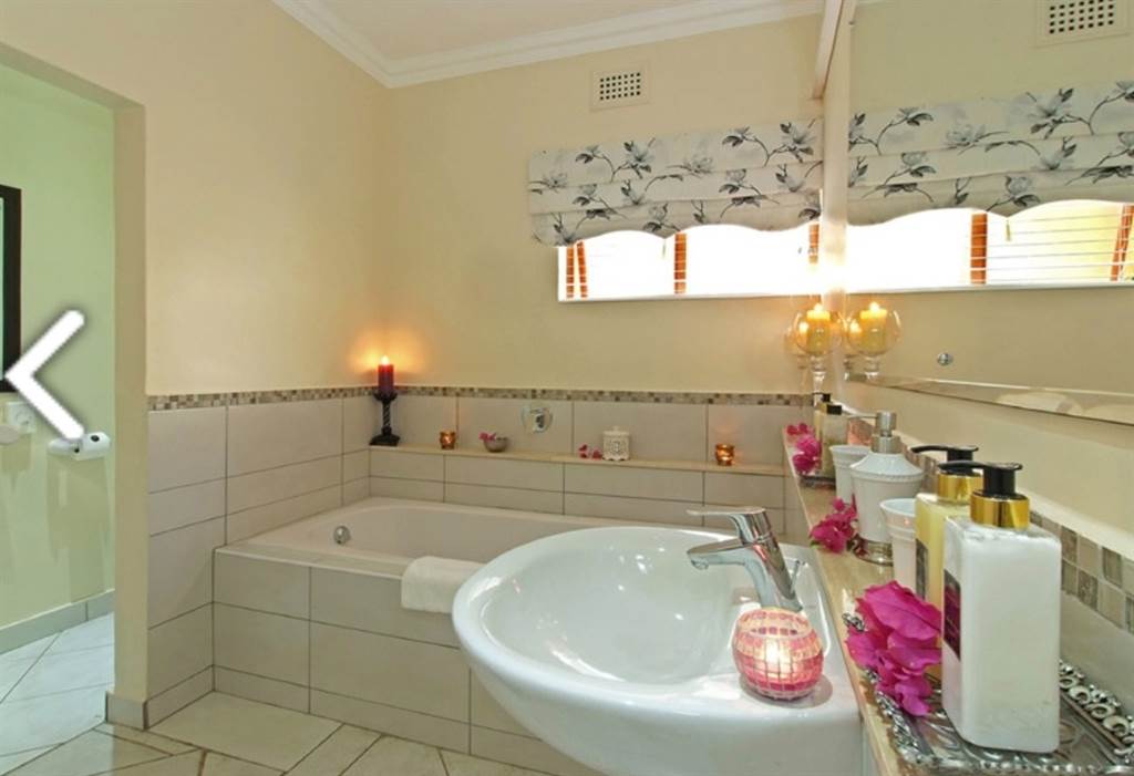 8 Bed House in Umhlanga Rocks photo number 20