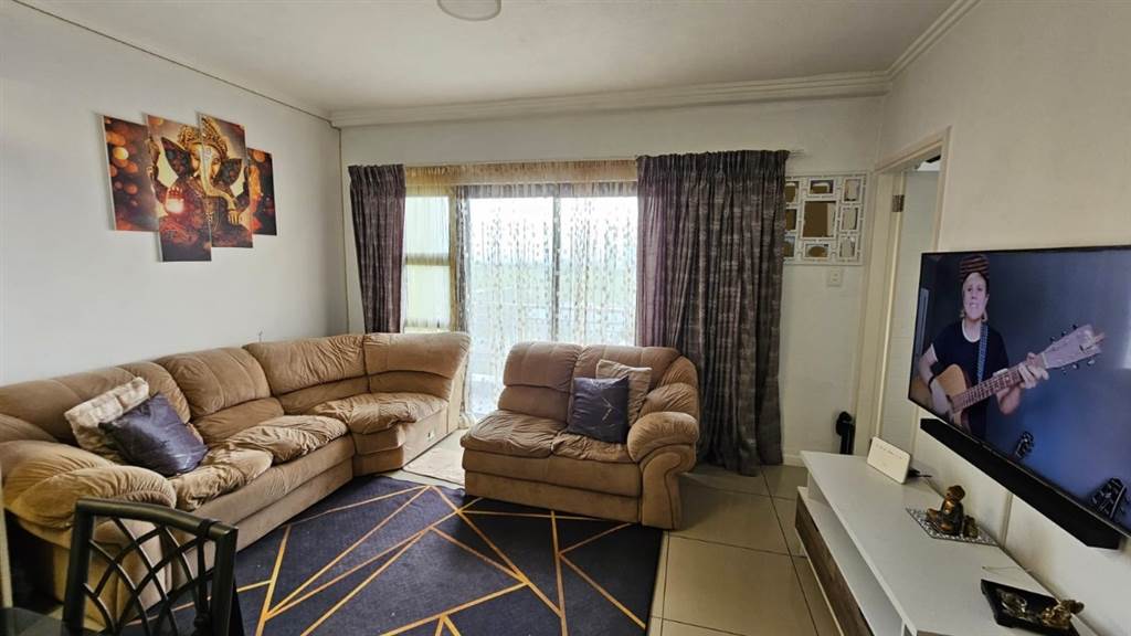 2 Bed Apartment in New Town Centre (Gateway) photo number 2