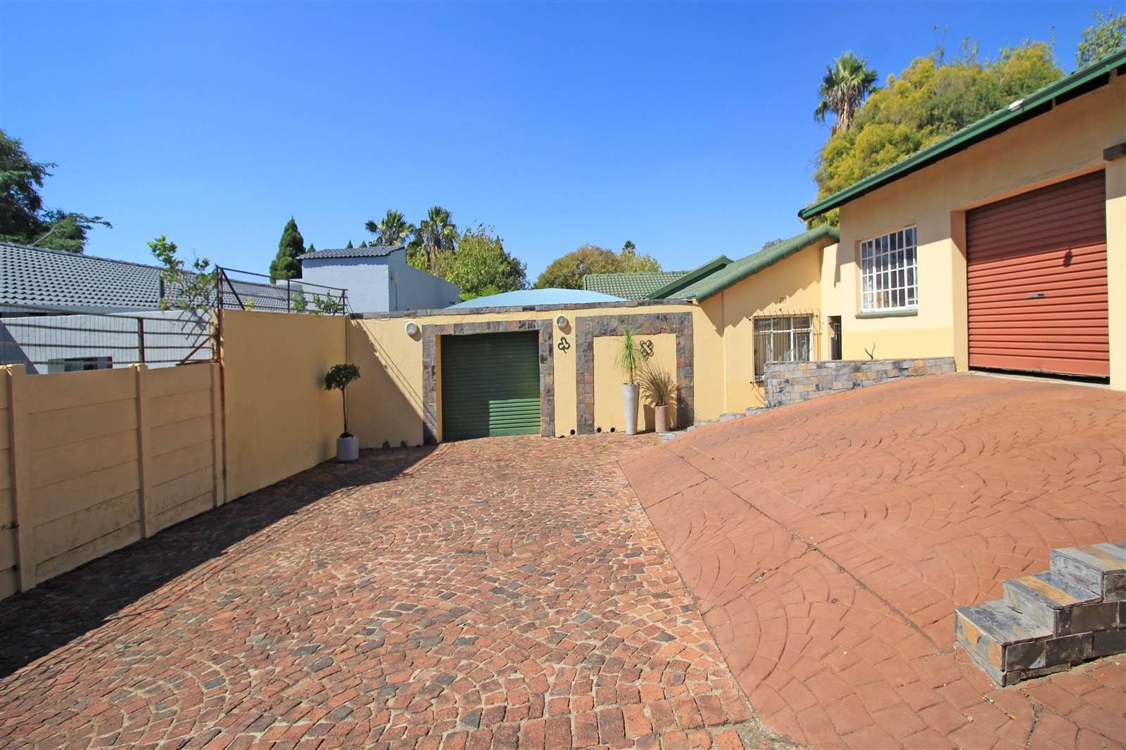 3 Bed House in Johannesburg North photo number 3