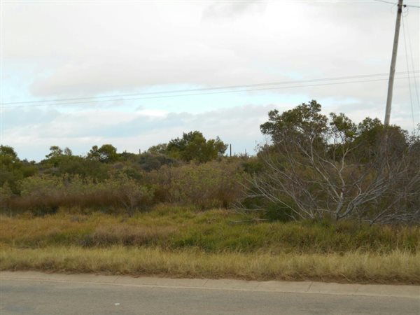 983 m² Land available in C Place