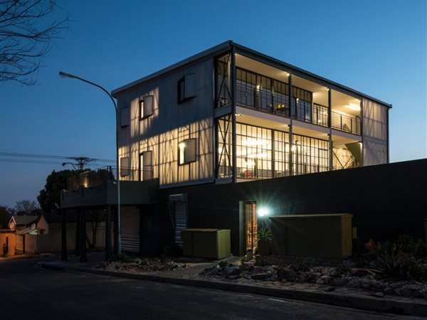185  m² Commercial space