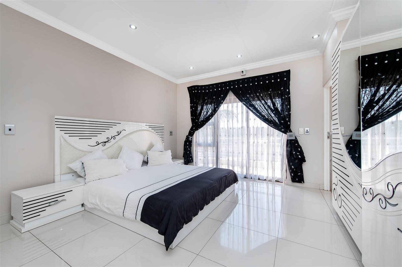 7 Bed House in Kyalami Hills photo number 13