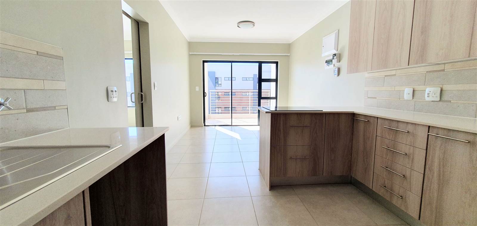 1 Bed Apartment in Waterkloof photo number 6