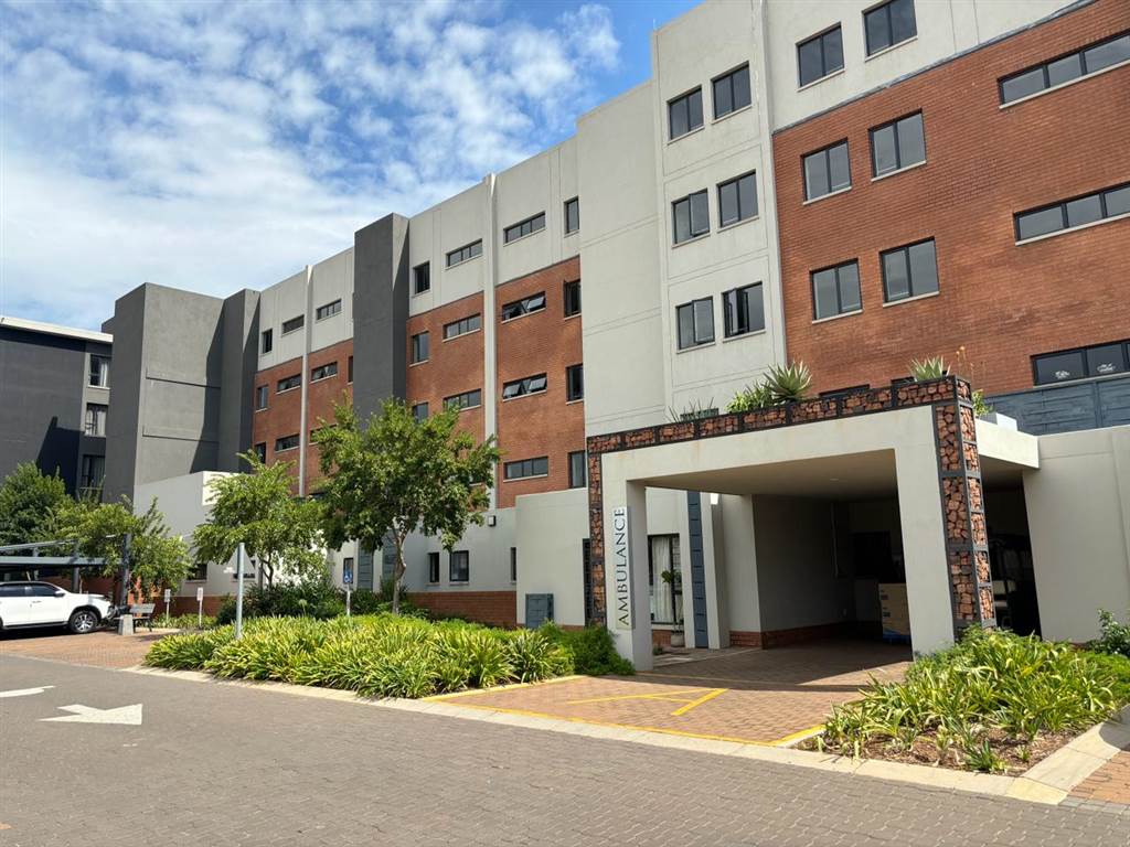 1 Bed Apartment in Waterkloof photo number 16
