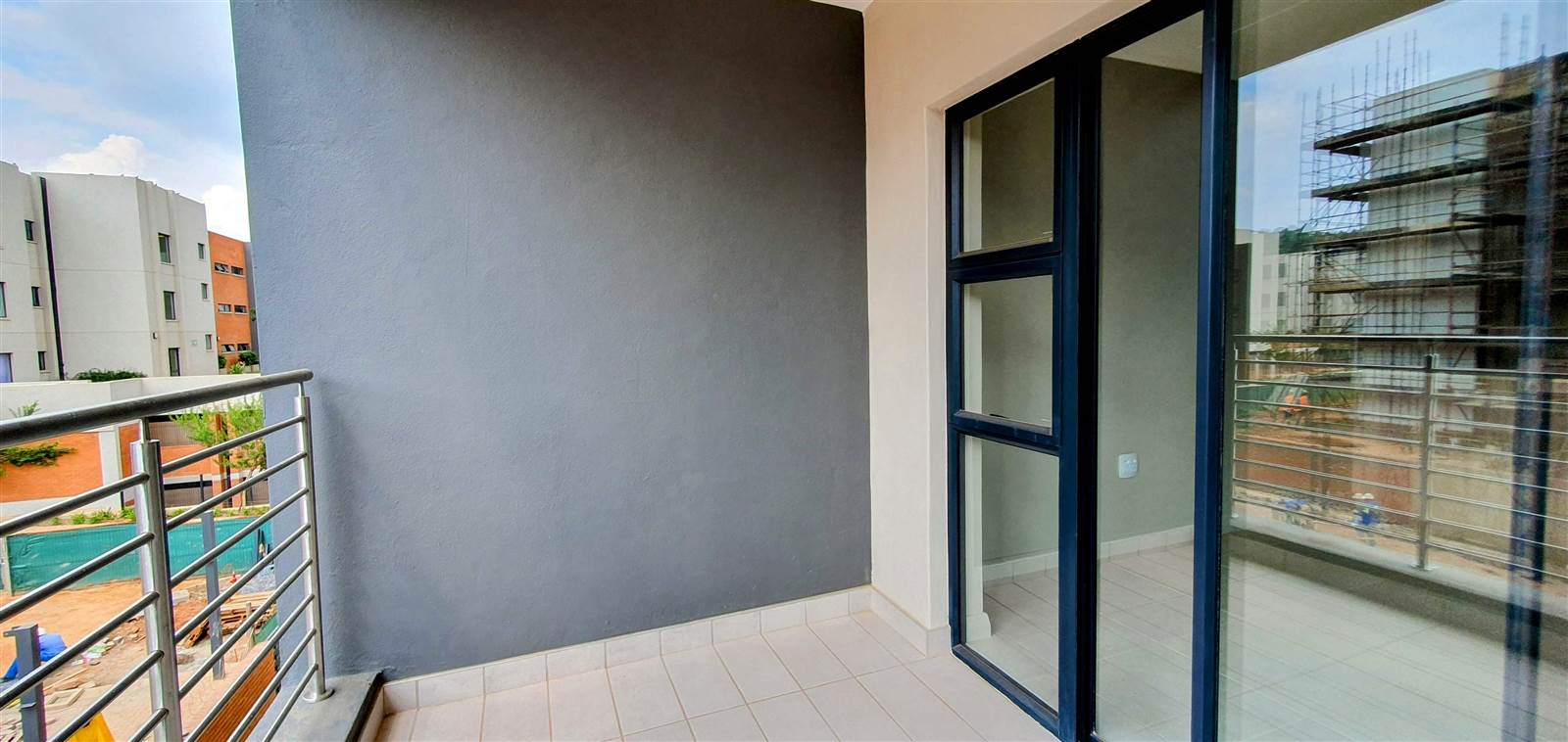 1 Bed Apartment in Waterkloof photo number 7