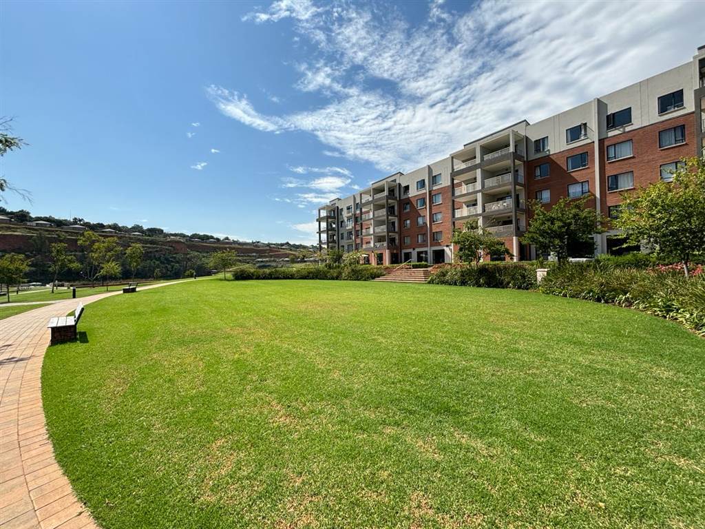 1 Bed Apartment in Waterkloof photo number 15