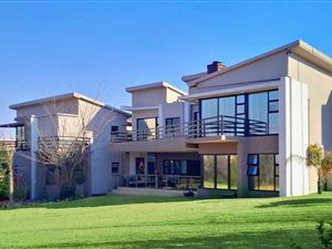 5 Bed House in Aqua Vista