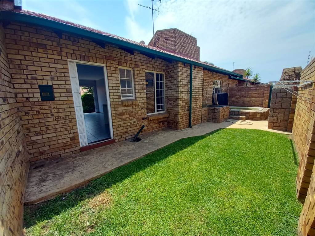 3 Bed House in Glen Marais photo number 17