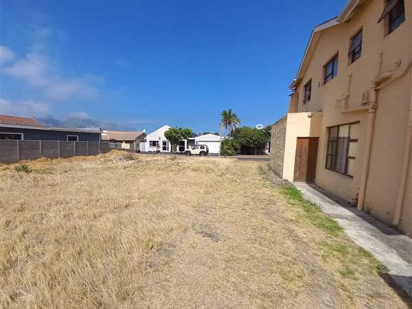 450 m² Land