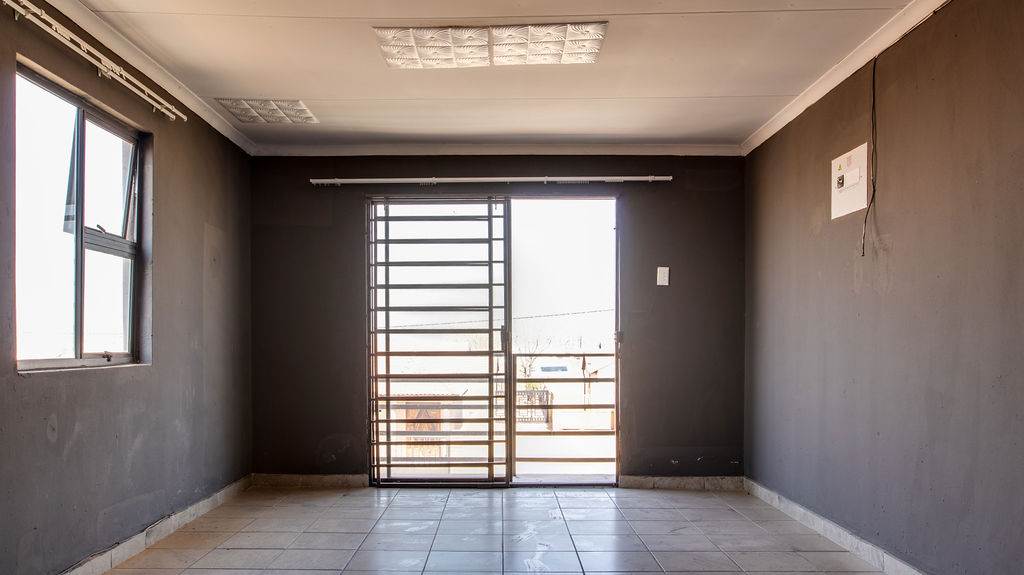 326  m² Commercial space in Protea Glen photo number 19