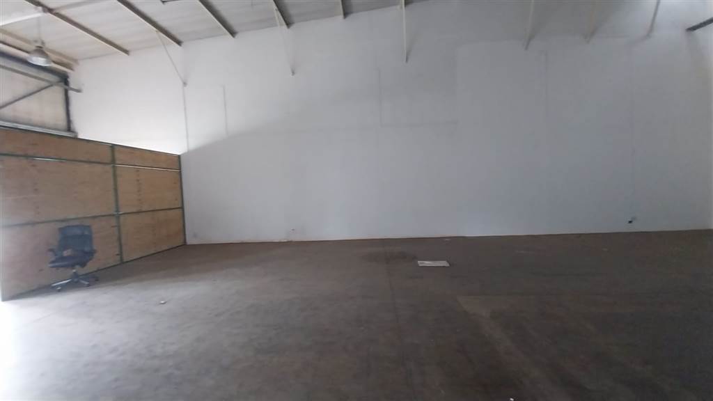 200  m² Commercial space in Montana photo number 10