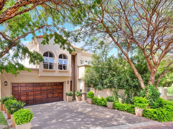 3 Bed Townhouse in Eagle Canyon Golf Estate