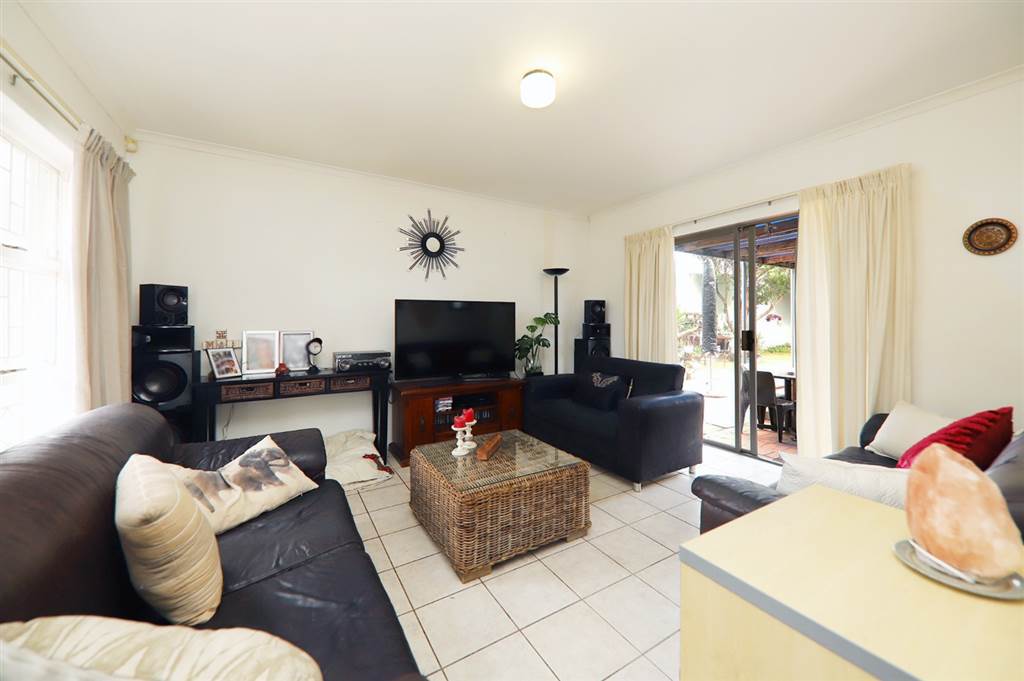 3 Bed House in Blouberg Rise photo number 4