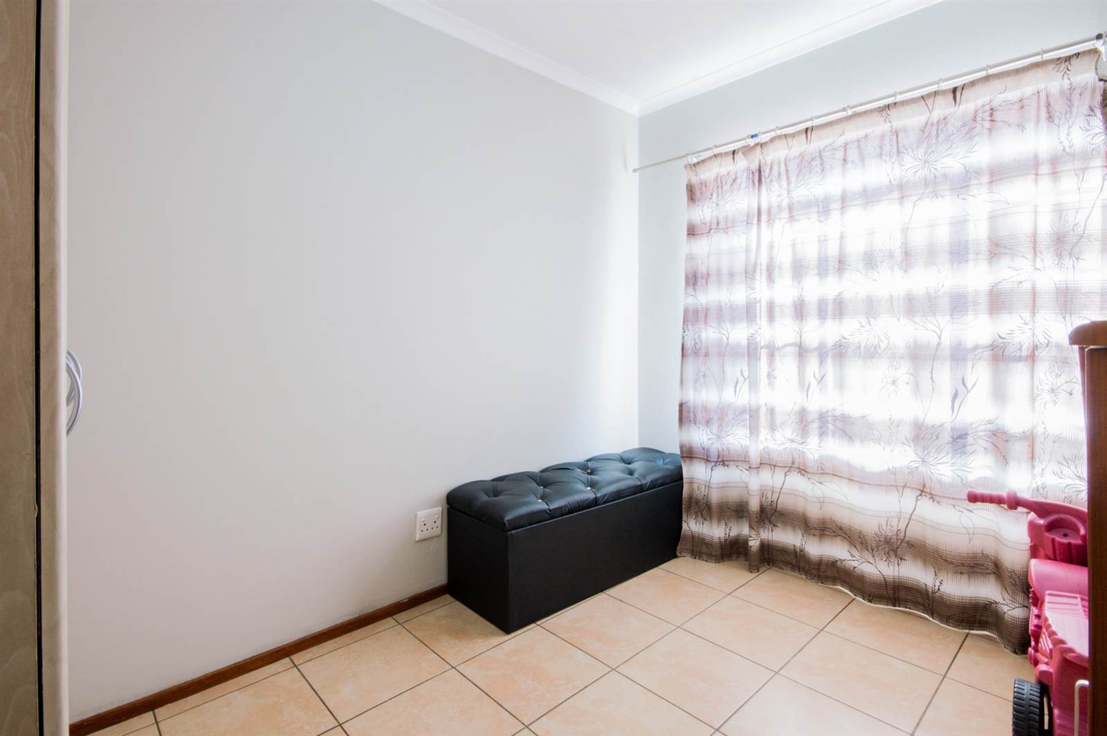 3 Bed Townhouse in Glen Marais photo number 10