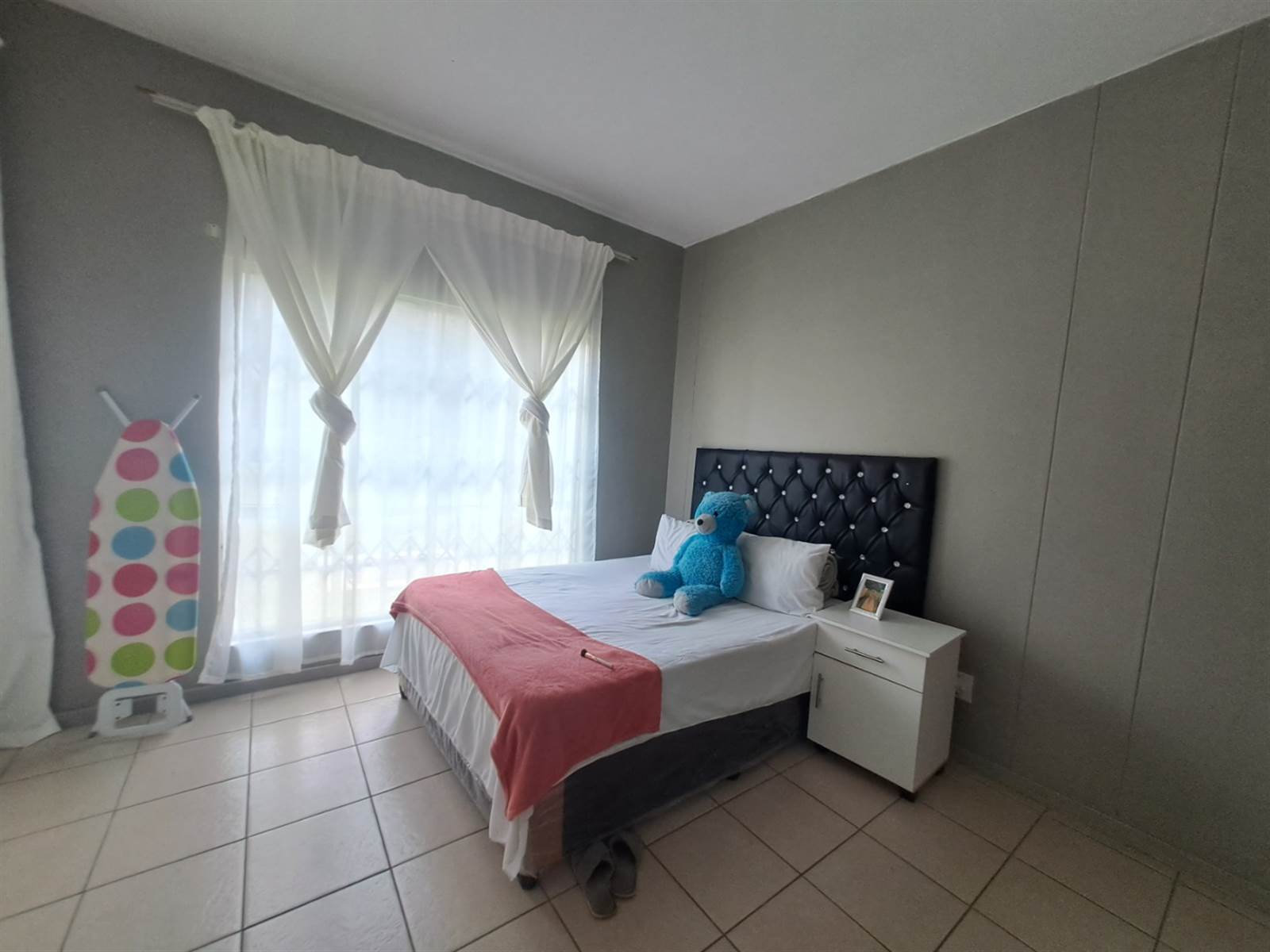 2 Bed Apartment in Waterkloof Glen photo number 8