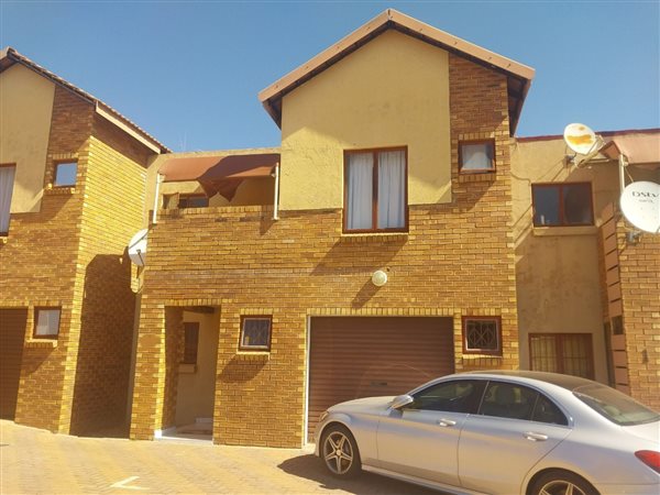 3 Bedroom Townhouse 3 Bedroom Townhouse