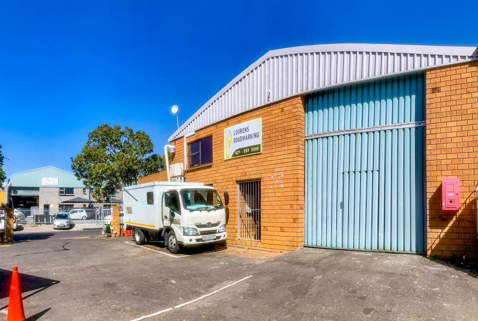 209  m² Industrial space in Killarney Gardens photo number 1