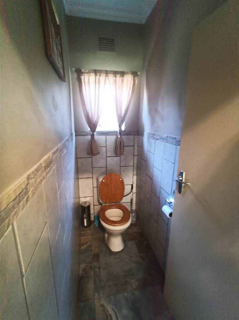 4 Bed House in Rietfontein photo number 18