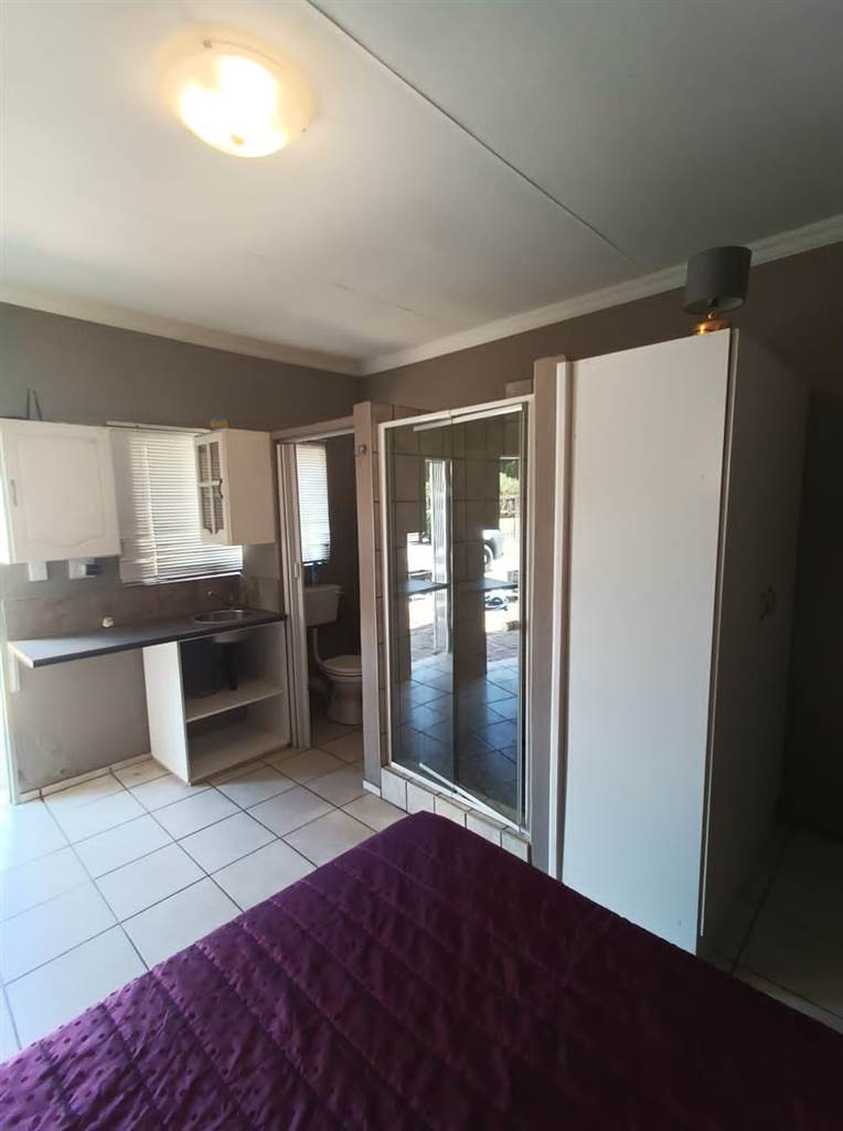 4 Bed House in Rietfontein photo number 17