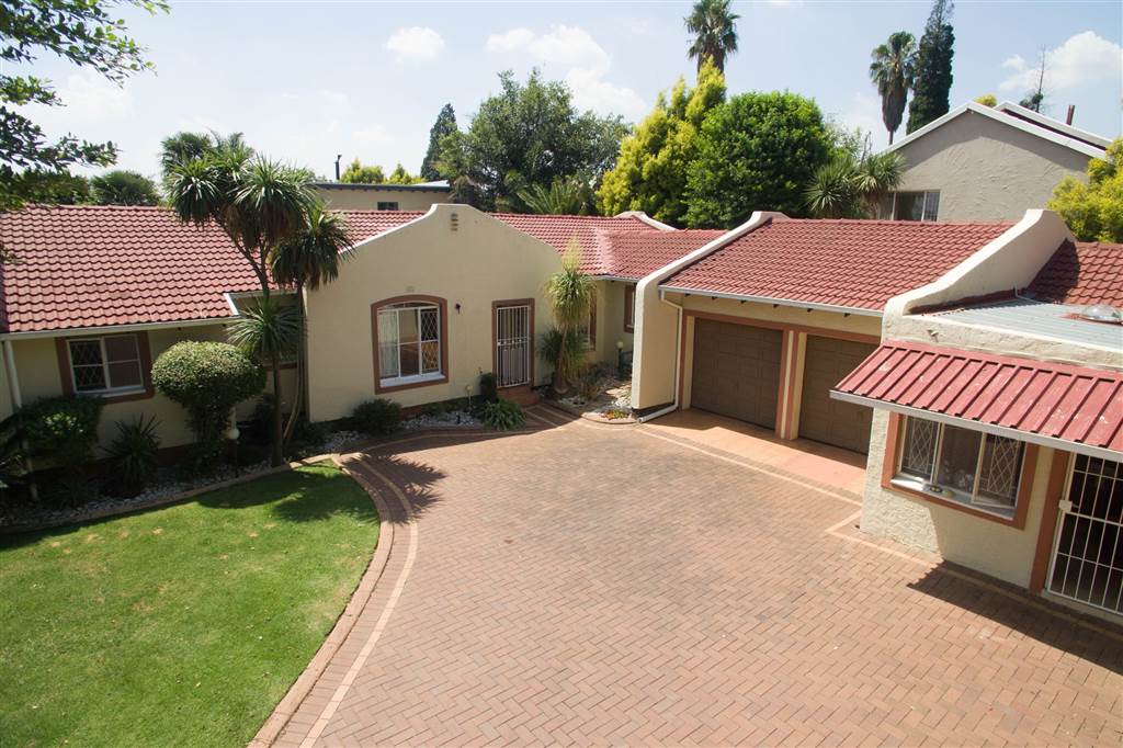 4 Bed House for sale in Edenglen T4570540 Private Property