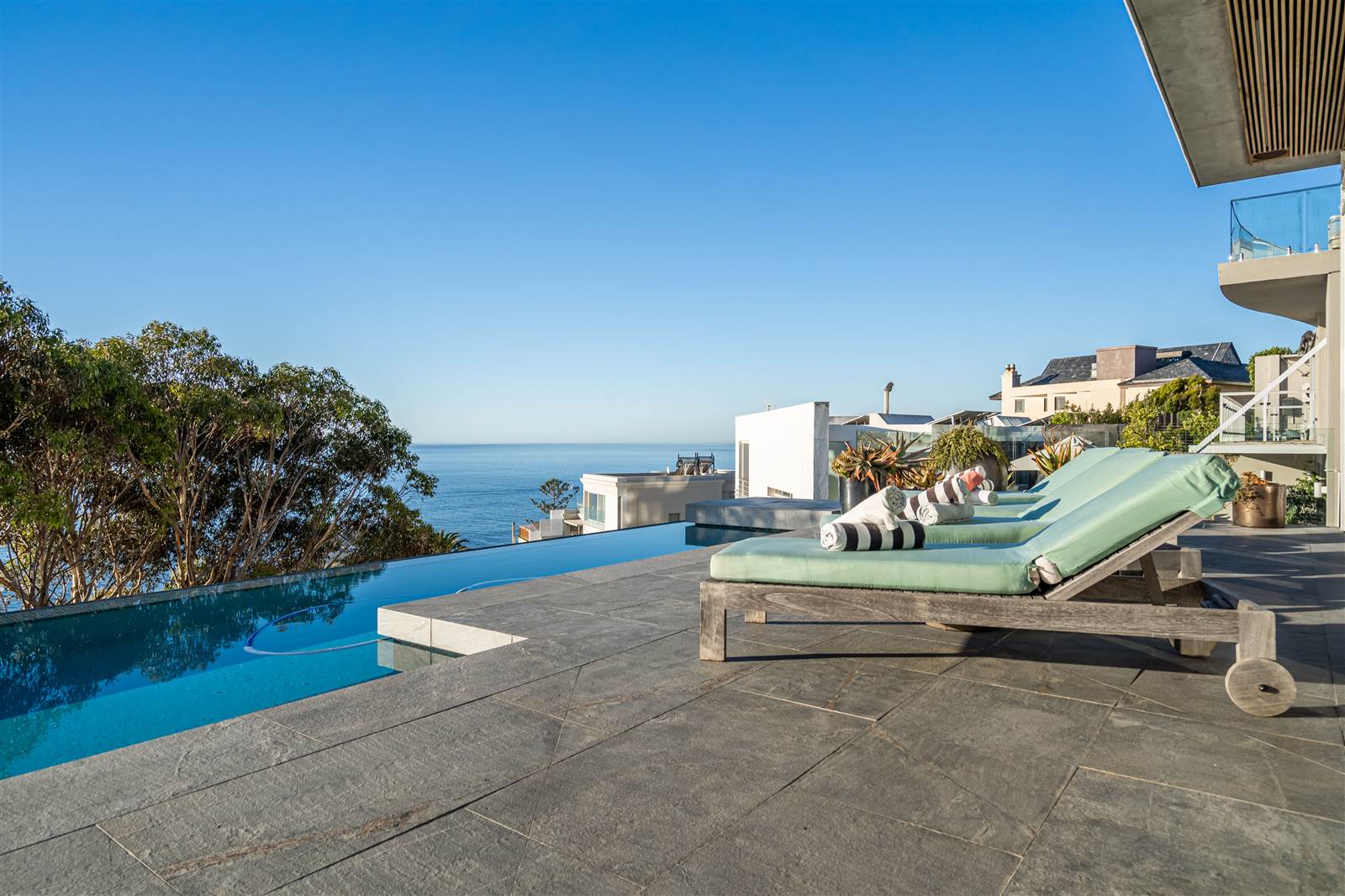 5 Bed House in Bantry Bay photo number 4