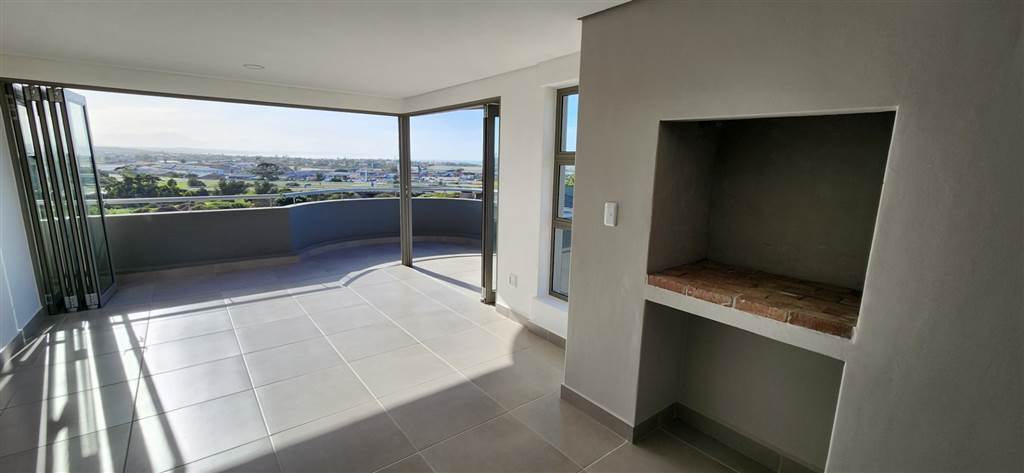 2 Bed Apartment in Island View photo number 6