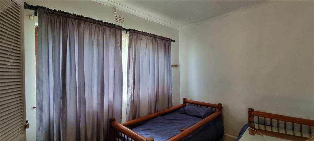 4 Bed House in Umtentweni photo number 23