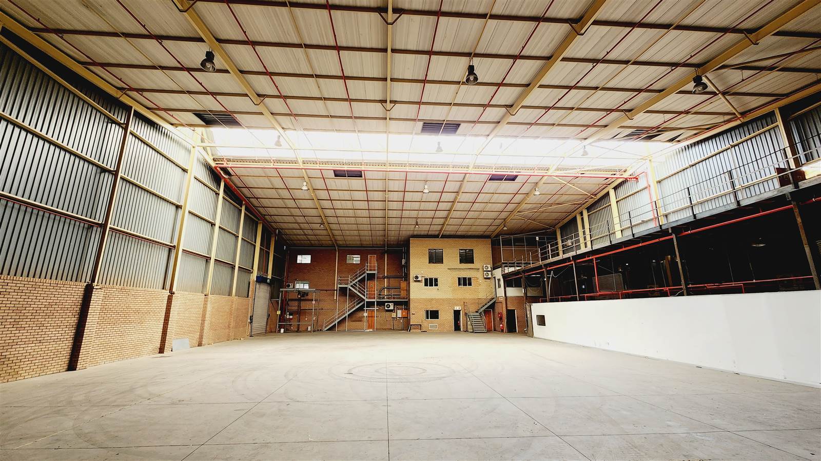 3829.3  m² Industrial space in Laser Park photo number 6