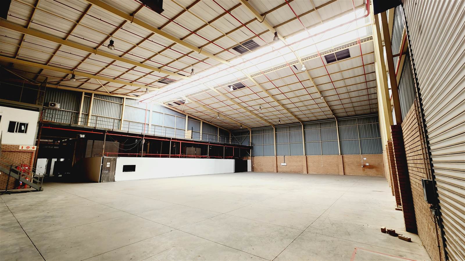 3829.3  m² Industrial space in Laser Park photo number 3